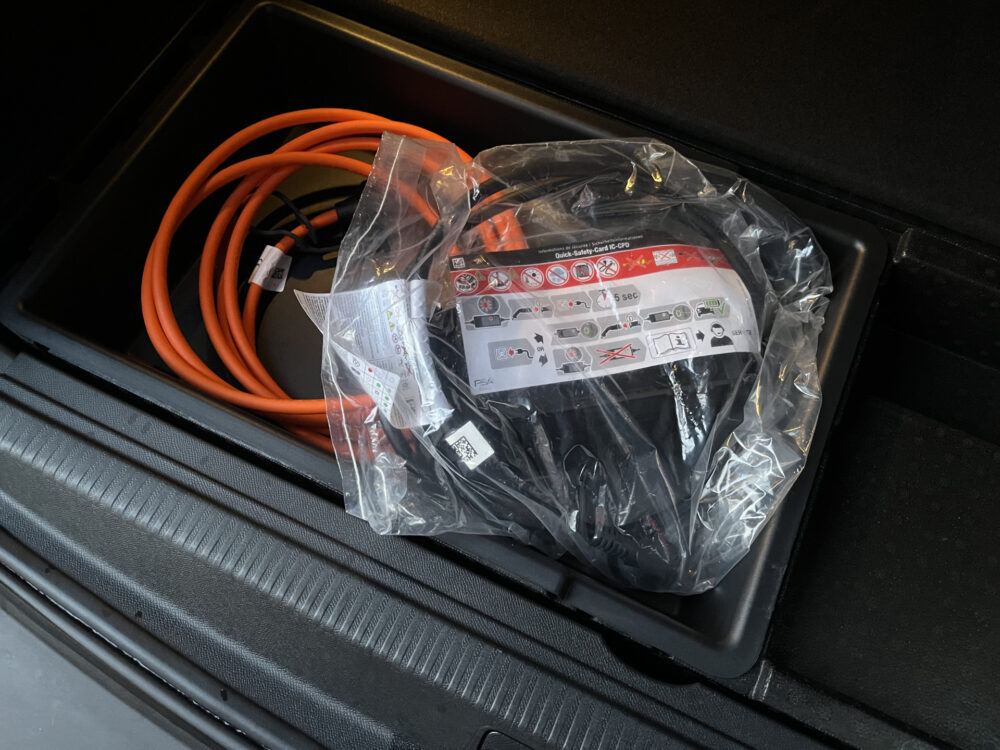 Peugeot 3008 1.6 HYbrid 225 Allure // FULL LED // HALF LEDER // DODEHOEK // CAMERA // STOELVERWARMING // NAVI+CARPLAY // 34