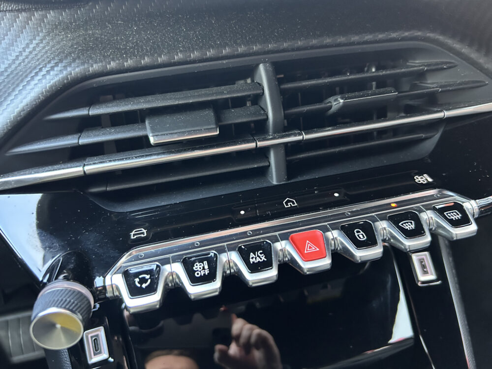 Peugeot 2008 1.2 PureTech 130 Allure // FULL LED // ADAPTIV. CRUISE // DODEHOEKDETECTIE // NAVI + CARPLAY // VOOR + ACHTER CAMERA 18