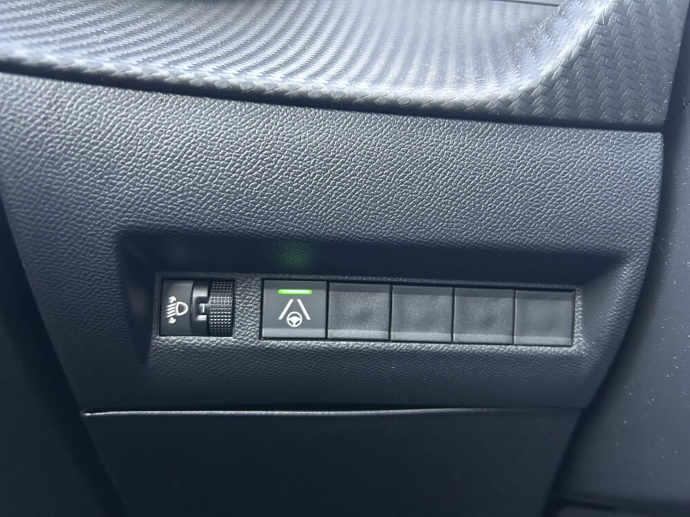 Peugeot 2008 1.2 PureTech 130 Allure // FULL LED // ADAPTIV. CRUISE // DODEHOEKDETECTIE // NAVI + CARPLAY // VOOR + ACHTER CAMERA 22