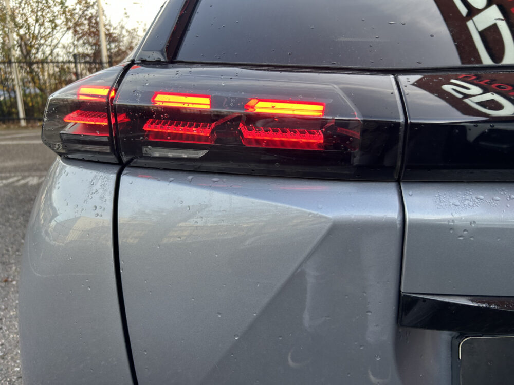 Peugeot 2008 1.2 PureTech 130 Allure // FULL LED // ADAPTIV. CRUISE // DODEHOEKDETECTIE // NAVI + CARPLAY // VOOR + ACHTER CAMERA 29