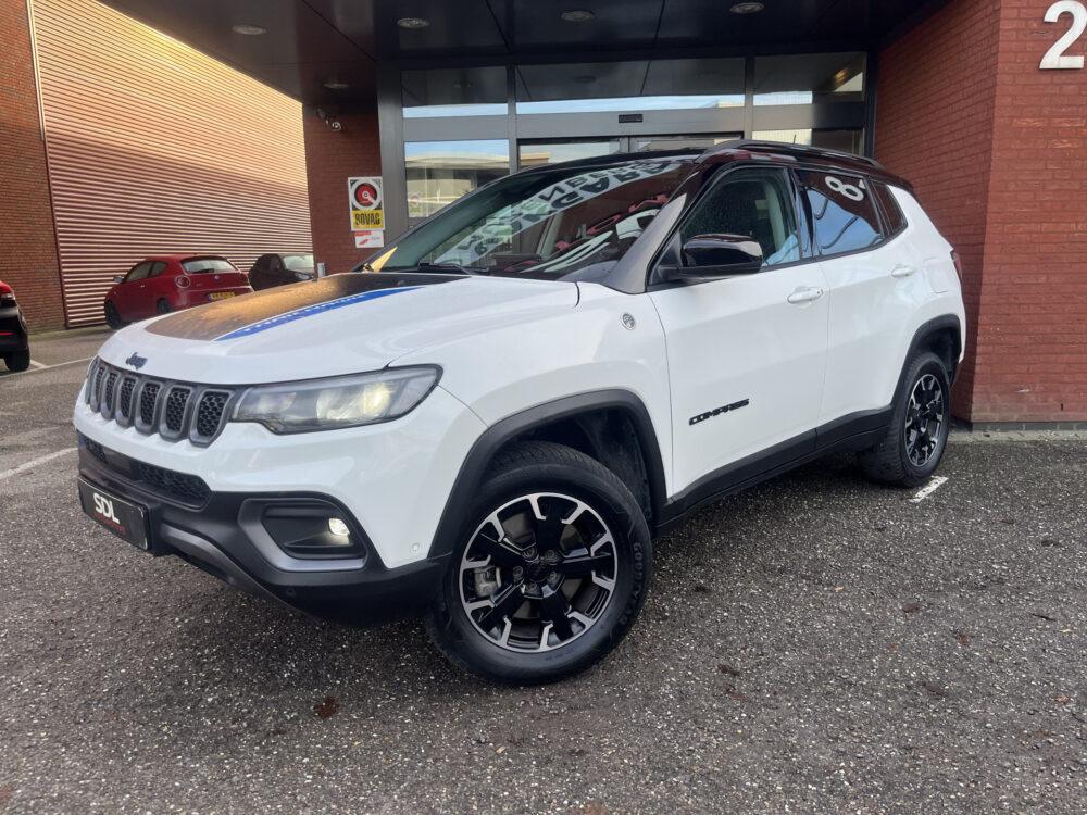 Jeep Compass 4xe 240 Plug-in Hybrid Electric Trailhawk // LED // KEYLESS // CAMERA+SENSOREN // LEDER // NAVI+CARPLAY // 1