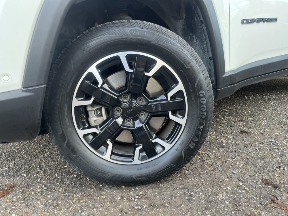 Jeep Compass 4xe 240 Plug-in Hybrid Electric Trailhawk // LED // KEYLESS // CAMERA+SENSOREN // LEDER // NAVI+CARPLAY // 10