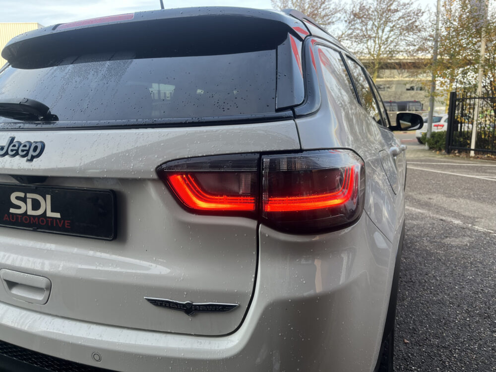 Jeep Compass 4xe 240 Plug-in Hybrid Electric Trailhawk // LED // KEYLESS // CAMERA+SENSOREN // LEDER // NAVI+CARPLAY // 12