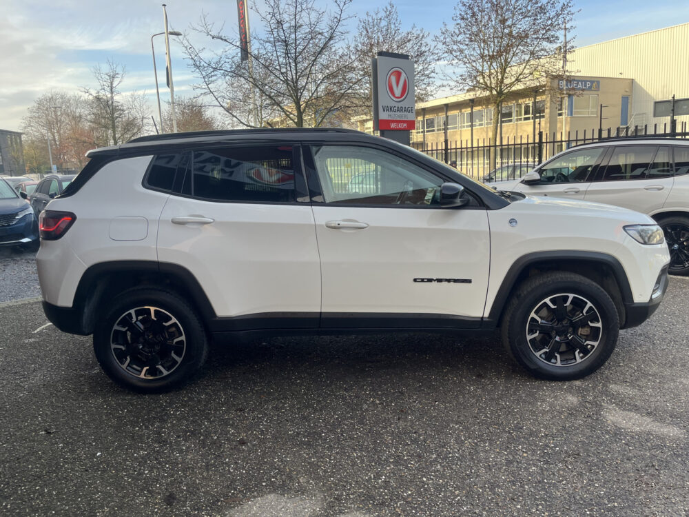 Jeep Compass 4xe 240 Plug-in Hybrid Electric Trailhawk // LED // KEYLESS // CAMERA+SENSOREN // LEDER // NAVI+CARPLAY // 5