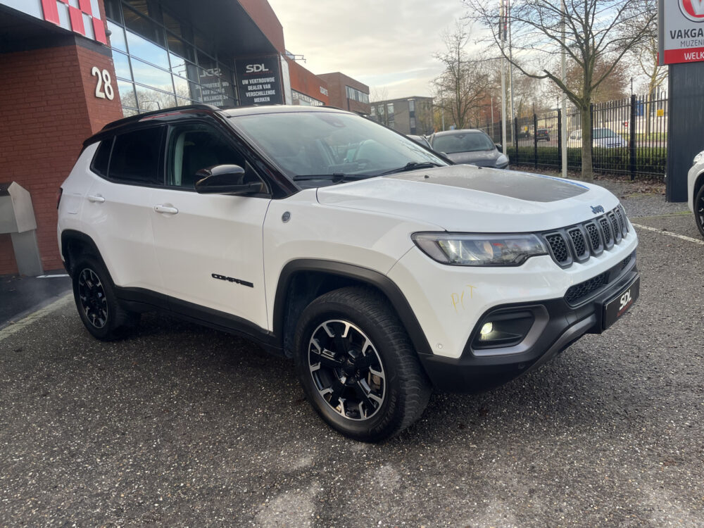 Jeep Compass 4xe 240 Plug-in Hybrid Electric Trailhawk // LED // KEYLESS // CAMERA+SENSOREN // LEDER // NAVI+CARPLAY // 7