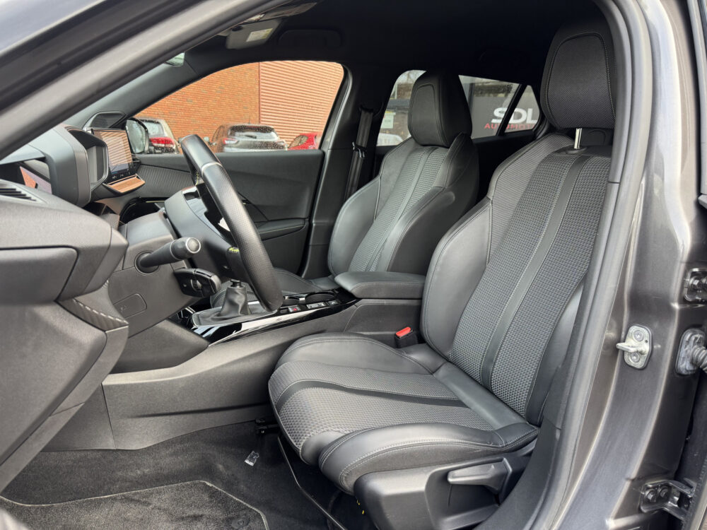 Peugeot 2008 1.2 PureTech GT-Line // NAVI // CAMERA // CLIMA // CRUISE // LED KOPLAMPEN // 10