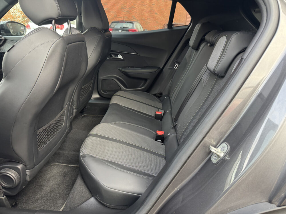 Peugeot 2008 1.2 PureTech GT-Line // NAVI // CAMERA // CLIMA // CRUISE // LED KOPLAMPEN // 11