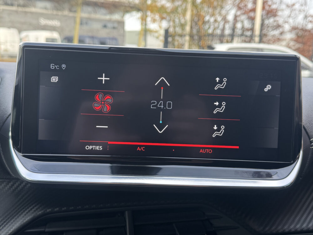 Peugeot 2008 1.2 PureTech GT-Line // NAVI // CAMERA // CLIMA // CRUISE // LED KOPLAMPEN // 17