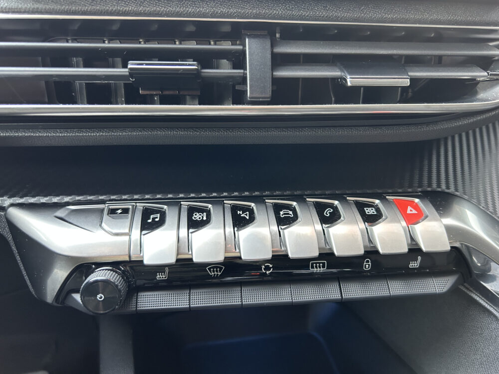 Peugeot 3008 1.6 HYbrid 225 Allure // FULL LED // NAVI + CARPLAY // KEYLESS // DODEHOEKDETECTIE // CAMERA 19