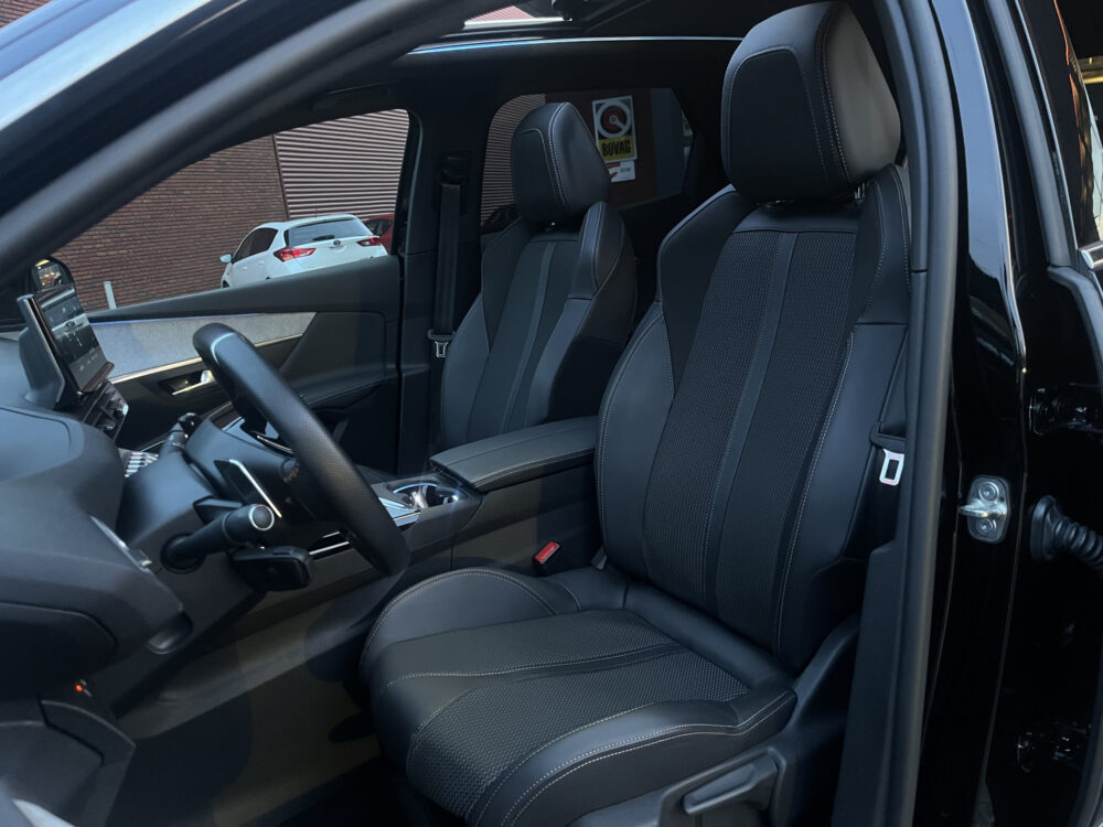 Peugeot 3008 1.6 HYbrid 225 GT // DODEHOEK // SCHUIF-KANTELDAK // ADAPTIV. CRUISE // ELEK. ACHTERKLEP // NAVI+CARPLAY // KEYLESS // 18