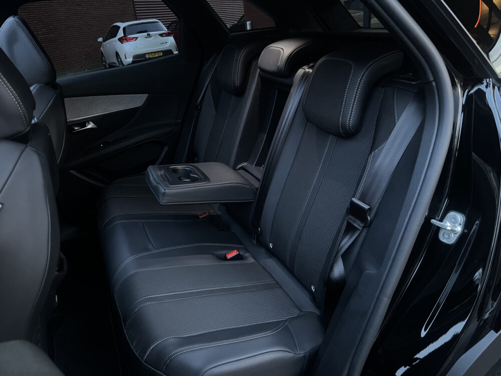 Peugeot 3008 1.6 HYbrid 225 GT // DODEHOEK // SCHUIF-KANTELDAK // ADAPTIV. CRUISE // ELEK. ACHTERKLEP // NAVI+CARPLAY // KEYLESS // 19