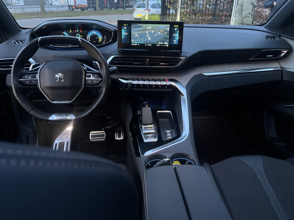 Peugeot 3008 1.6 HYbrid 225 GT // DODEHOEK // SCHUIF-KANTELDAK // ADAPTIV. CRUISE // ELEK. ACHTERKLEP // NAVI+CARPLAY // KEYLESS // 20