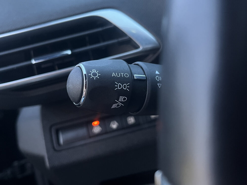 Peugeot 3008 1.6 HYbrid 225 GT // DODEHOEK // SCHUIF-KANTELDAK // ADAPTIV. CRUISE // ELEK. ACHTERKLEP // NAVI+CARPLAY // KEYLESS // 24