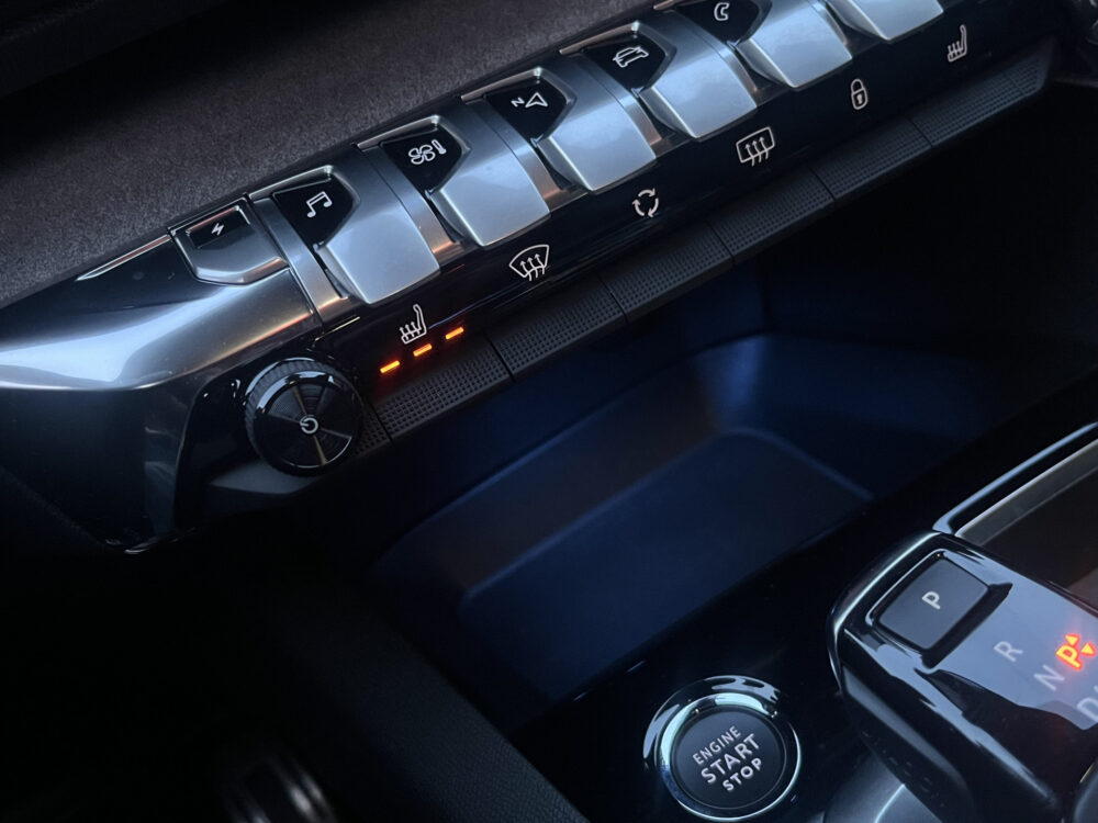 Peugeot 3008 1.6 HYbrid 225 GT // DODEHOEK // SCHUIF-KANTELDAK // ADAPTIV. CRUISE // ELEK. ACHTERKLEP // NAVI+CARPLAY // KEYLESS // 31