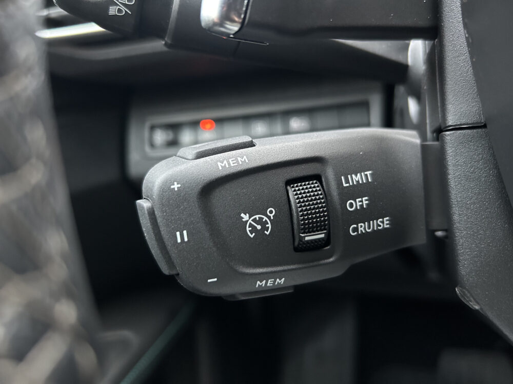 Peugeot 3008 1.6 HYbrid 225 Allure 1e EIGENAAR!! // FULL LED // APPLE CARPLAY / ANDROID AUTO // CAMERA // PDC V+A // STOELVERWARMING 12