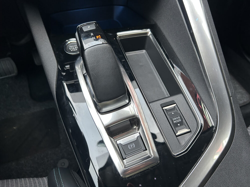 Peugeot 3008 1.6 HYbrid 225 Allure 1e EIGENAAR!! // FULL LED // APPLE CARPLAY / ANDROID AUTO // CAMERA // PDC V+A // STOELVERWARMING 19