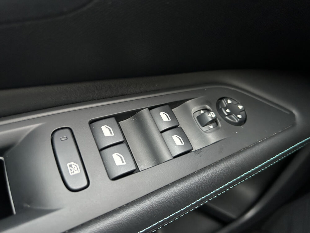 Peugeot 3008 1.6 HYbrid 225 Allure 1e EIGENAAR!! // FULL LED // APPLE CARPLAY / ANDROID AUTO // CAMERA // PDC V+A // STOELVERWARMING 20