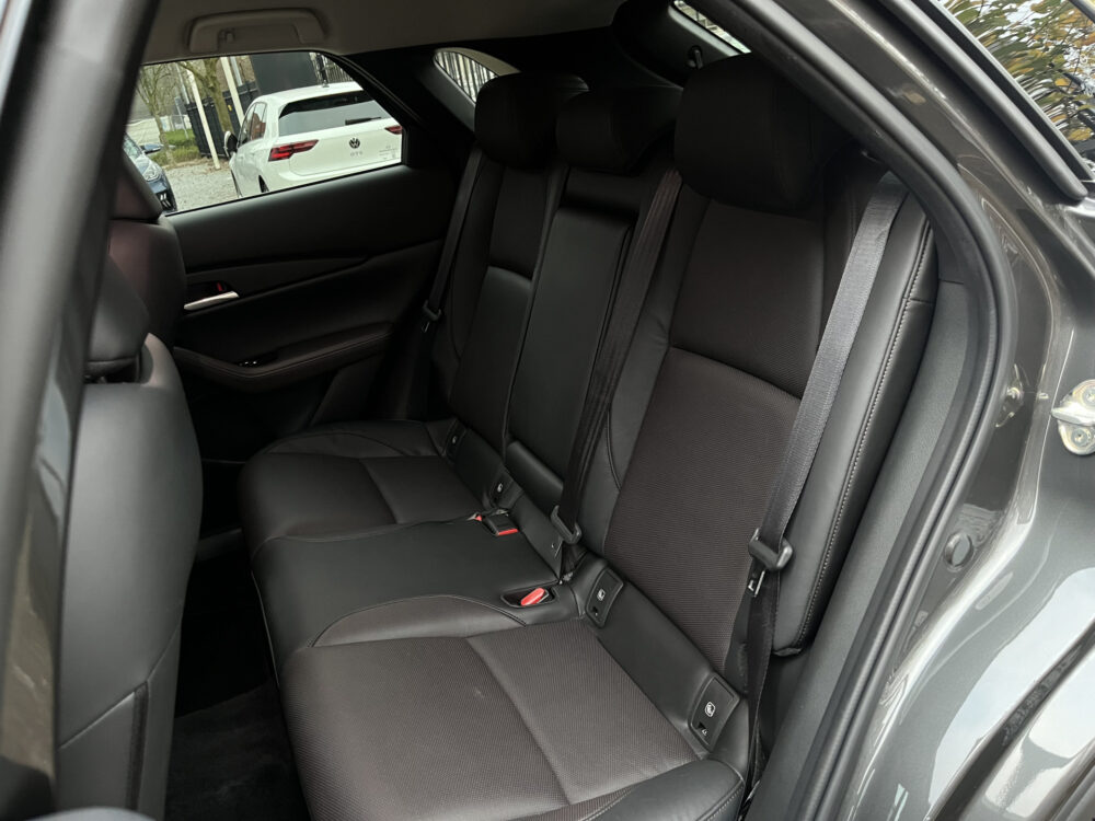 Mazda CX-30 2.0 e-SkyActiv-X M Hybrid Luxury // LEDER // ELEK.STOEL+GEHEUGEN // CAMERA // NAVI+CARPLAY // HEAD-UP DISPLAY // 17