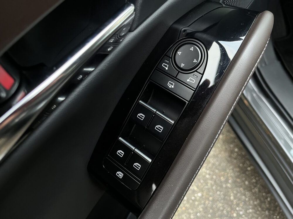 Mazda CX-30 2.0 e-SkyActiv-X M Hybrid Luxury // LEDER // ELEK.STOEL+GEHEUGEN // CAMERA // NAVI+CARPLAY // HEAD-UP DISPLAY // 19