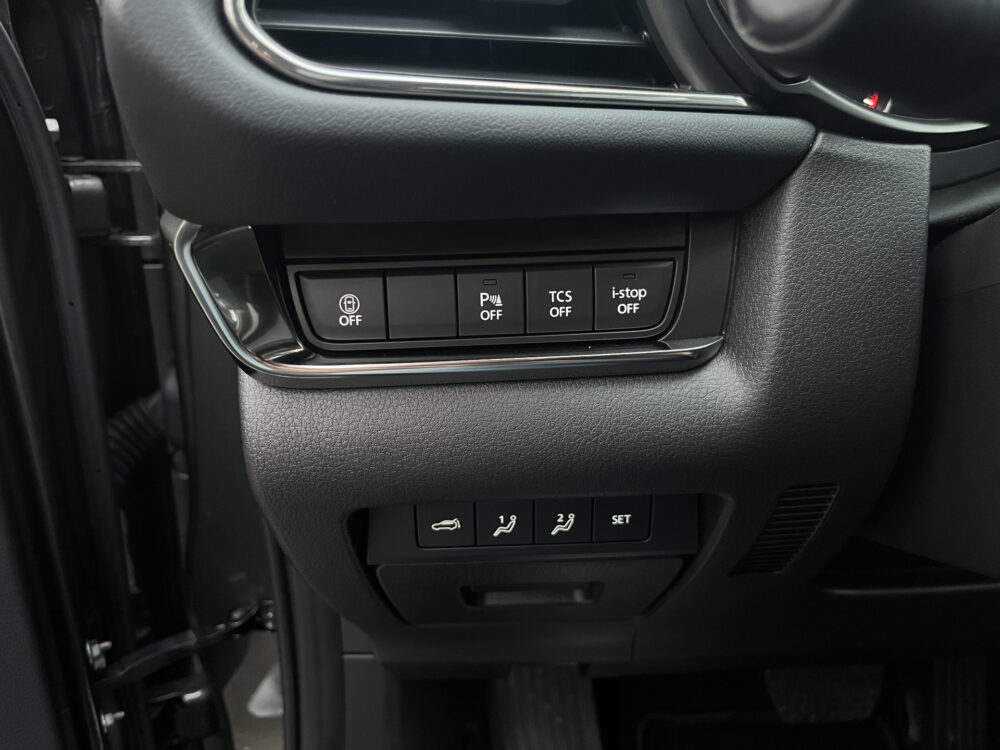 Mazda CX-30 2.0 e-SkyActiv-X M Hybrid Luxury // LEDER // ELEK.STOEL+GEHEUGEN // CAMERA // NAVI+CARPLAY // HEAD-UP DISPLAY // 21