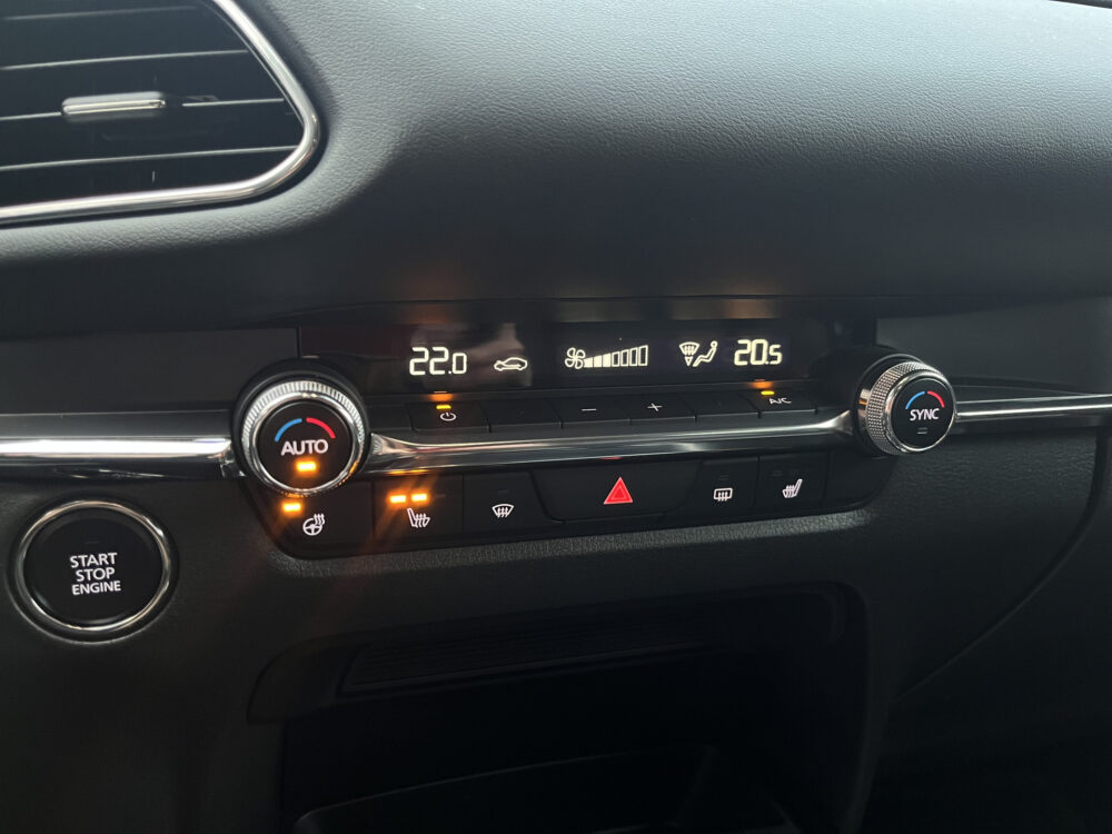 Mazda CX-30 2.0 e-SkyActiv-X M Hybrid Luxury // LEDER // ELEK.STOEL+GEHEUGEN // CAMERA // NAVI+CARPLAY // HEAD-UP DISPLAY // 29