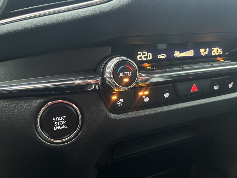 Mazda CX-30 2.0 e-SkyActiv-X M Hybrid Luxury // LEDER // ELEK.STOEL+GEHEUGEN // CAMERA // NAVI+CARPLAY // HEAD-UP DISPLAY // 30