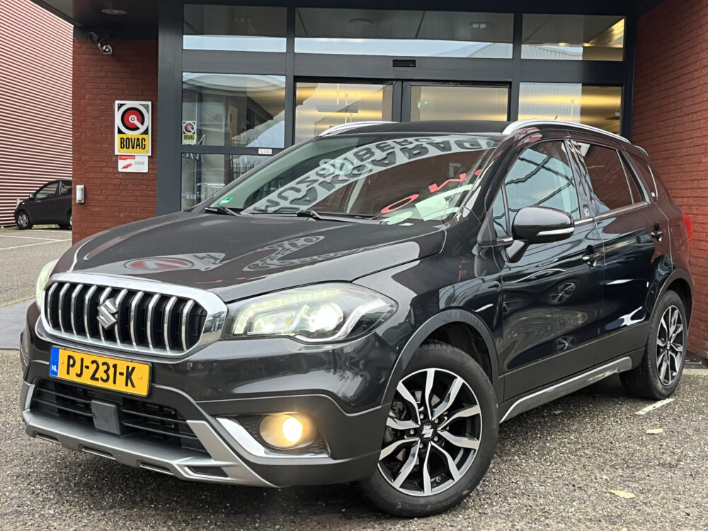 Suzuki S-Cross 1.0 Boosterjet Rhino // CAMERA // CLIMA // CRUISE // NAVI // TREKHAAK // APPLE CARPLAY - ANDROID AUTO // STOELVERWARMING // 1