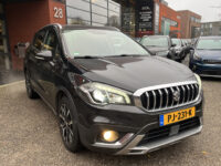 Suzuki S-Cross 1.0 Boosterjet Rhino // CAMERA // CLIMA // CRUISE // NAVI // TREKHAAK // APPLE CARPLAY - ANDROID AUTO // STOELVERWARMING // 35
