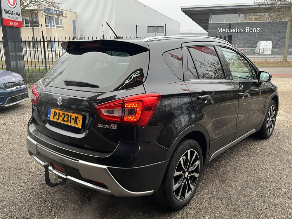Suzuki S-Cross 1.0 Boosterjet Rhino // CAMERA // CLIMA // CRUISE // NAVI // TREKHAAK // APPLE CARPLAY - ANDROID AUTO // STOELVERWARMING // 4