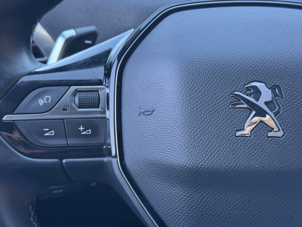 Peugeot 3008 1.6 HYbrid 225 Allure 1e EIGENAAR!! // FULL LED // APPLE CARPLAY / ANDROID AUTO // CAMERA // PDC V+A // 12