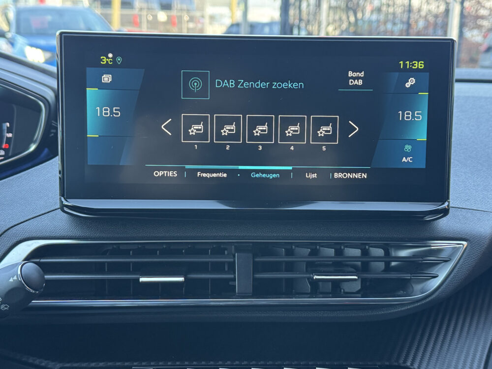 Peugeot 3008 1.6 HYbrid 225 Allure 1e EIGENAAR!! // FULL LED // APPLE CARPLAY / ANDROID AUTO // CAMERA // PDC V+A // 17
