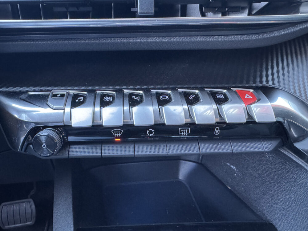 Peugeot 3008 1.6 HYbrid 225 Allure 1e EIGENAAR!! // FULL LED // APPLE CARPLAY / ANDROID AUTO // CAMERA // PDC V+A // 21