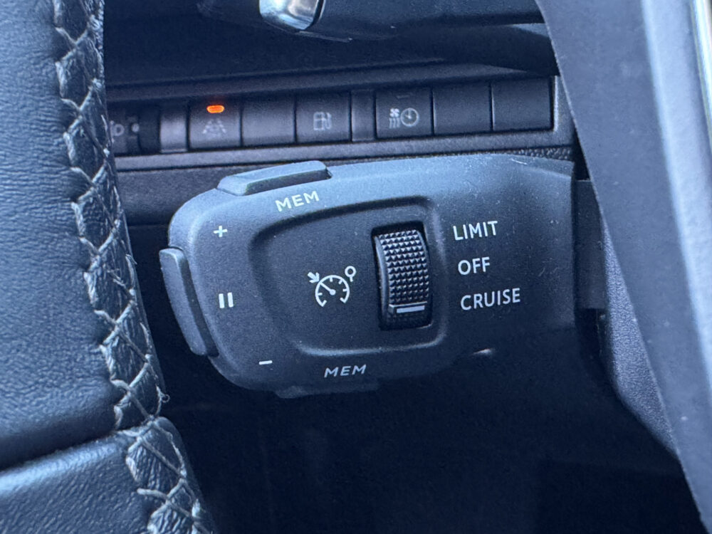 Peugeot 3008 1.6 HYbrid 225 Allure 1e EIGENAAR!! // FULL LED // APPLE CARPLAY / ANDROID AUTO // CAMERA // PDC V+A // 26