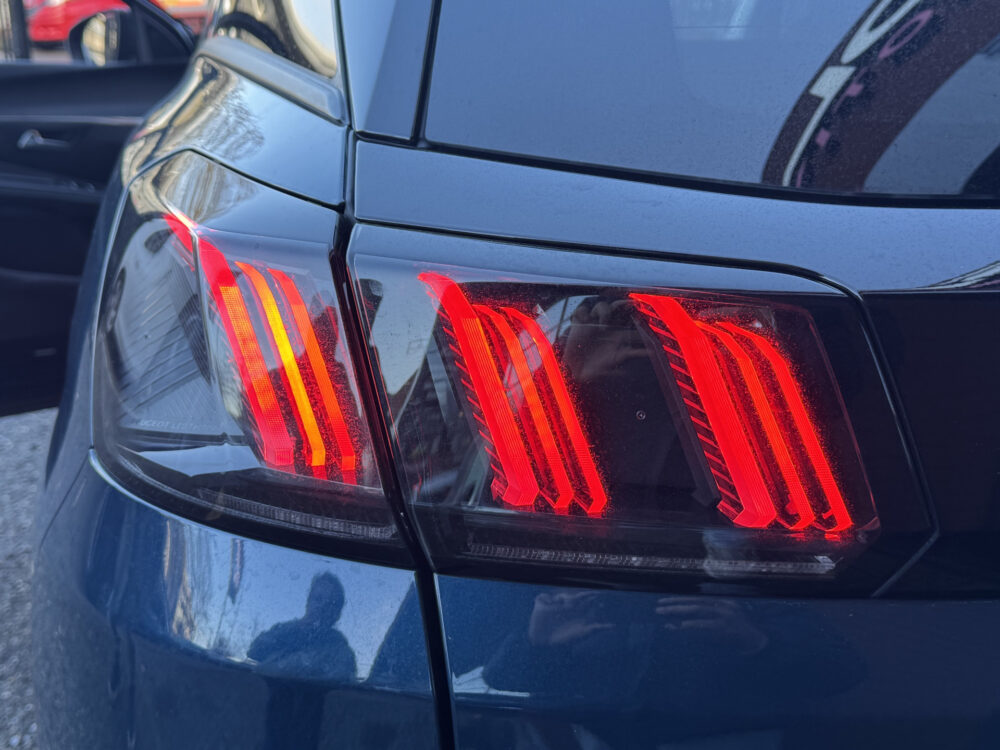 Peugeot 3008 1.6 HYbrid 225 Allure 1e EIGENAAR!! // FULL LED // APPLE CARPLAY / ANDROID AUTO // CAMERA // PDC V+A // 30