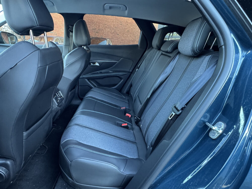 Peugeot 3008 1.6 HYbrid 225 Allure 1e EIGENAAR!! // FULL LED // APPLE CARPLAY / ANDROID AUTO // CAMERA // PDC V+A // 9