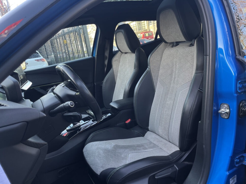 Peugeot e-2008 EV GT Pack 50 kWh // SCHUIF-KANTELDAK // DODEHOEK // LEDER-ALCANTARA // FULL LED // ADAPT. CRUISE // KEYLESS // 16
