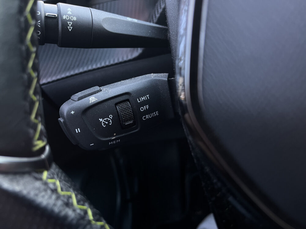 Peugeot e-2008 EV GT Pack 50 kWh // SCHUIF-KANTELDAK // DODEHOEK // LEDER-ALCANTARA // FULL LED // ADAPT. CRUISE // KEYLESS // 25