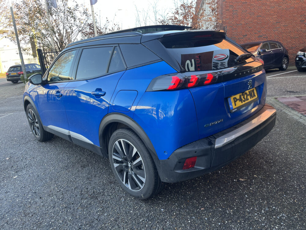 Peugeot e-2008 EV GT Pack 50 kWh // SCHUIF-KANTELDAK // DODEHOEK // LEDER-ALCANTARA // FULL LED // ADAPT. CRUISE // KEYLESS // 3