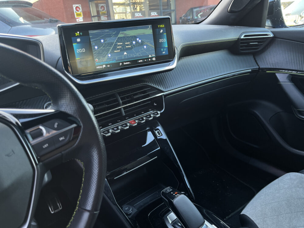 Peugeot e-2008 EV GT Pack 50 kWh // SCHUIF-KANTELDAK // DODEHOEK // LEDER-ALCANTARA // FULL LED // ADAPT. CRUISE // KEYLESS // 35