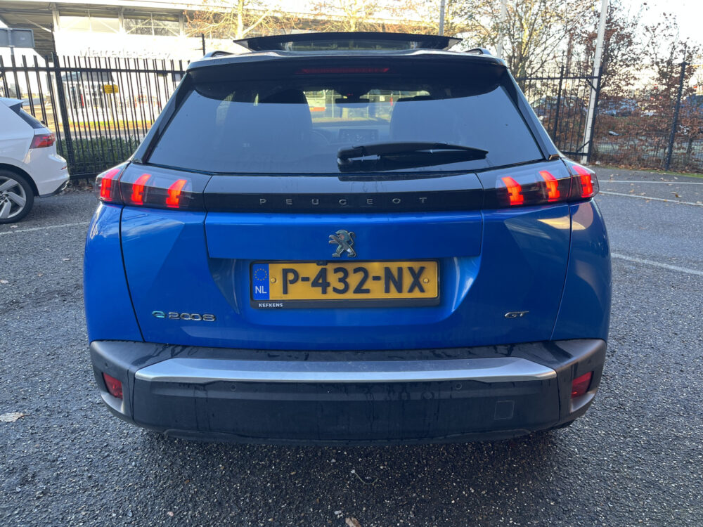 Peugeot e-2008 EV GT Pack 50 kWh // SCHUIF-KANTELDAK // DODEHOEK // LEDER-ALCANTARA // FULL LED // ADAPT. CRUISE // KEYLESS // 4