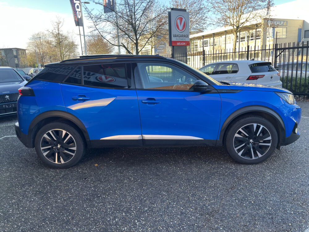 Peugeot e-2008 EV GT Pack 50 kWh // SCHUIF-KANTELDAK // DODEHOEK // LEDER-ALCANTARA // FULL LED // ADAPT. CRUISE // KEYLESS // 6