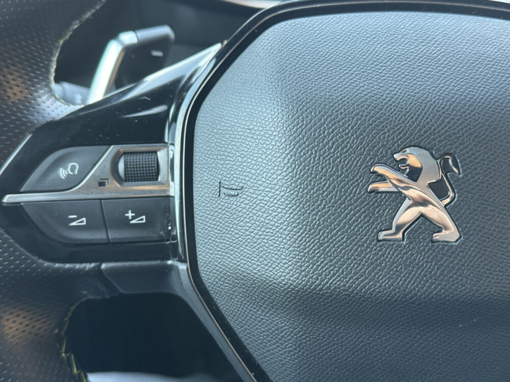 Peugeot 2008 1.2 PureTech GT-Line // NAVI // CAMERA // APPLE CARPLAY - ANDROID AUTO // CRUISE // TREKHAAK // LED KOPLAMPEN // 12