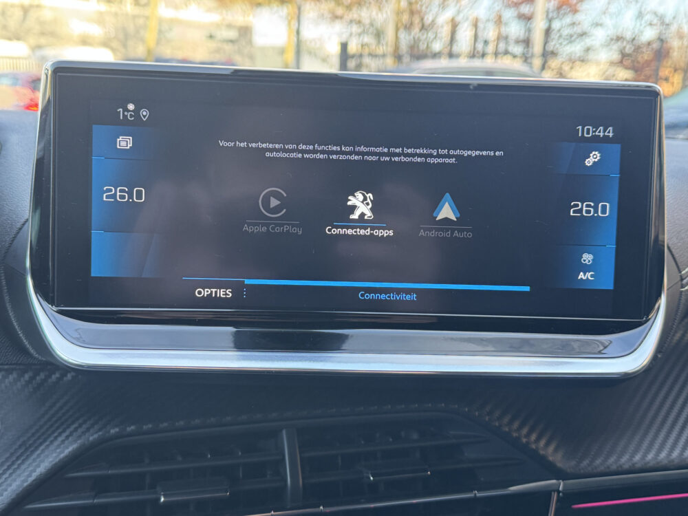 Peugeot 2008 1.2 PureTech GT-Line // NAVI // CAMERA // APPLE CARPLAY - ANDROID AUTO // CRUISE // TREKHAAK // LED KOPLAMPEN // 17