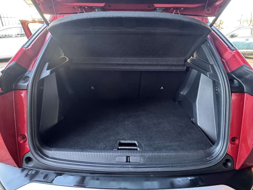 Peugeot 2008 1.2 PureTech GT-Line // NAVI // CAMERA // APPLE CARPLAY - ANDROID AUTO // CRUISE // TREKHAAK // LED KOPLAMPEN // 32