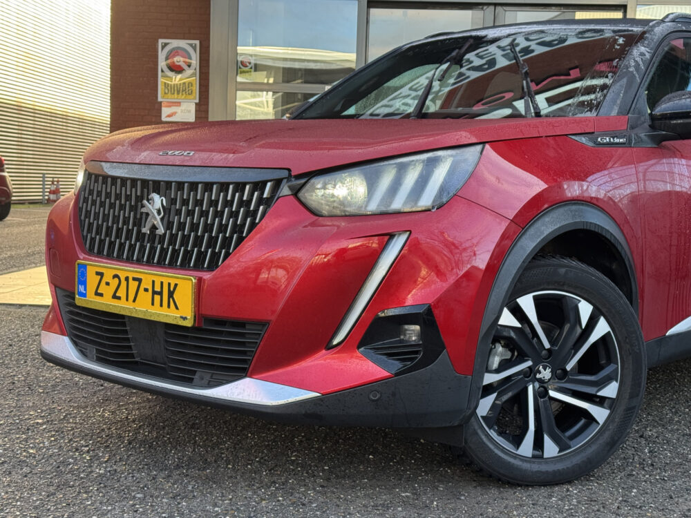 Peugeot 2008 1.2 PureTech GT-Line // NAVI // CAMERA // APPLE CARPLAY - ANDROID AUTO // CRUISE // TREKHAAK // LED KOPLAMPEN // 5
