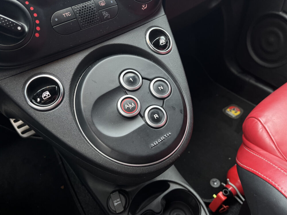 Abarth 595 1.4 T-Jet Turismo 146PK!! // LEDER // AIRCO // CRUISE // NAVI // PDC // 18