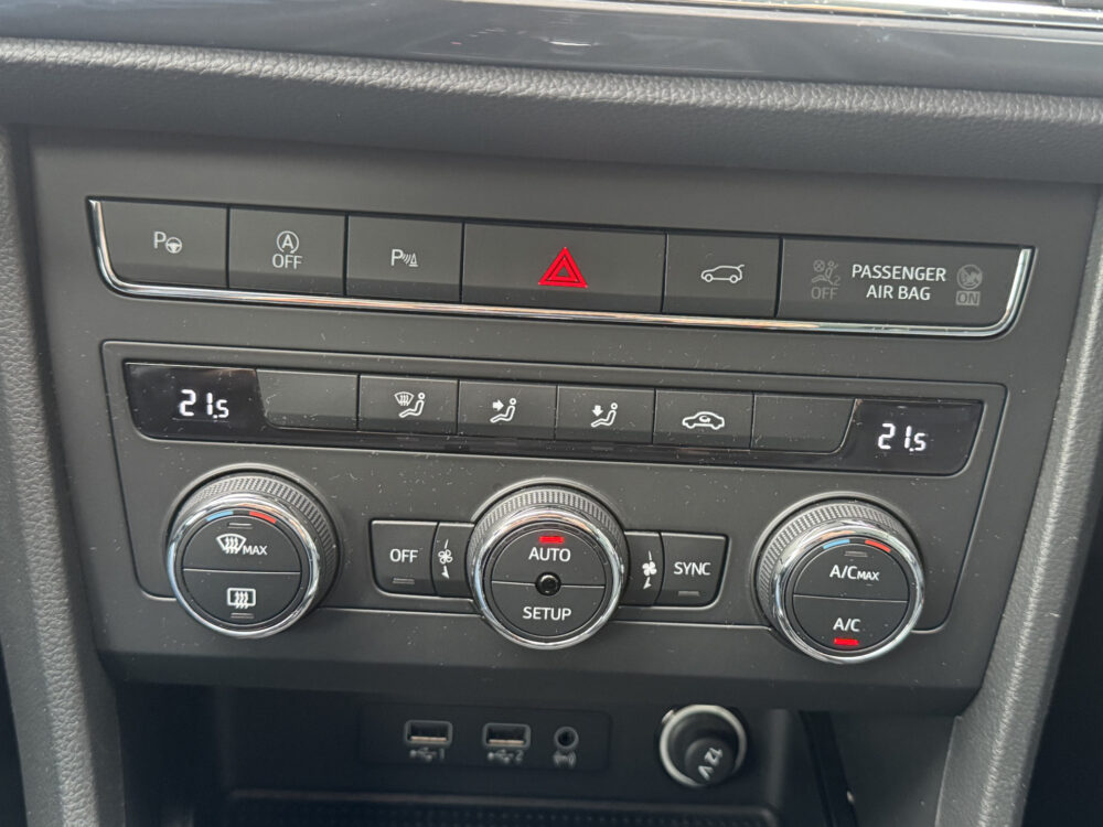 SEAT Ateca 1.4 EcoTSI Style // NAVI // PDC V + A // ADAPTIVE CRUISE // CLIMA // DAB RADIO // ELEK. ACHTERKLEP // 19