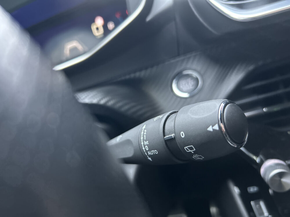 Peugeot 208 1.2 PureTech GT 131 PK!! // FULL LED // NAVI + CAMERA // APPLE CARPLAY / ANDROID AUTO // PDC V+A 13