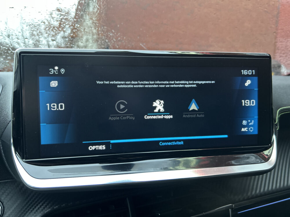 Peugeot 208 1.2 PureTech GT 131 PK!! // FULL LED // NAVI + CAMERA // APPLE CARPLAY / ANDROID AUTO // PDC V+A 18