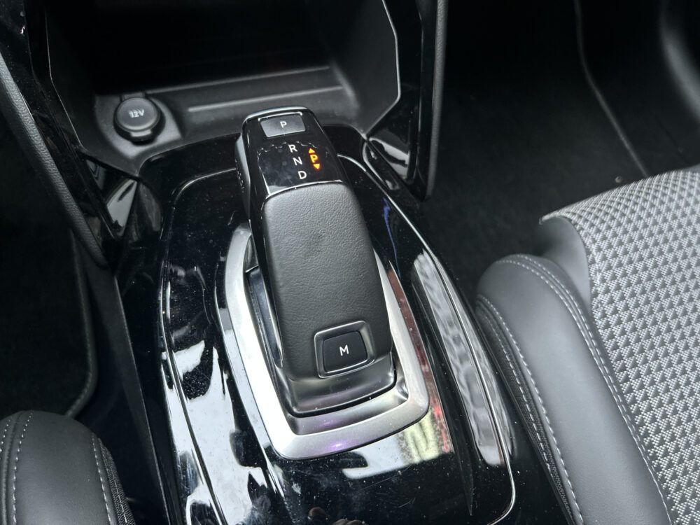 Peugeot 208 1.2 PureTech GT 131 PK!! // FULL LED // NAVI + CAMERA // APPLE CARPLAY / ANDROID AUTO // PDC V+A 21